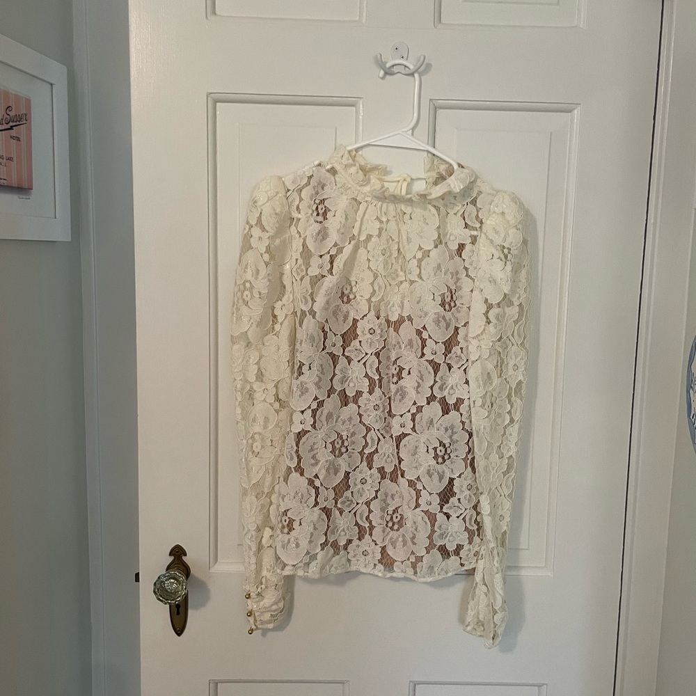 Wayf lace blouse. Size XS